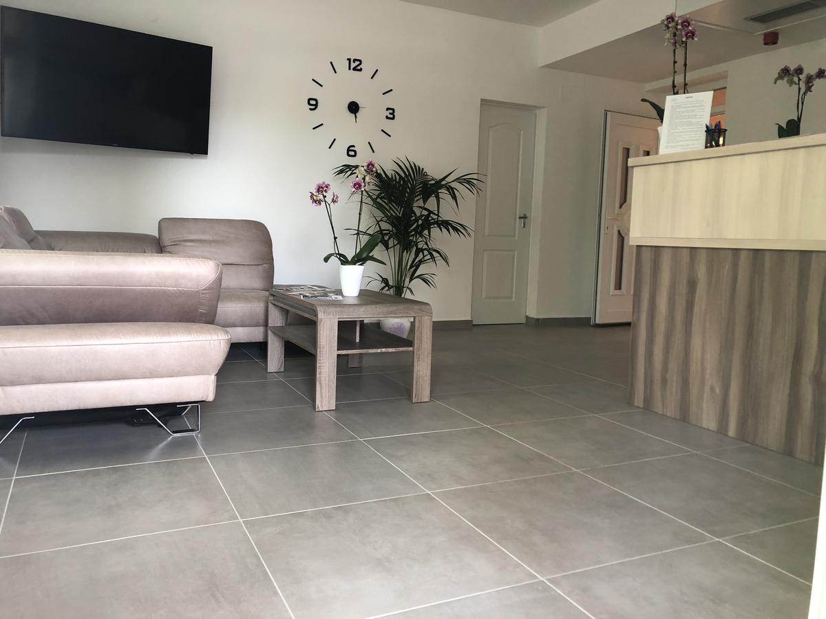Boro Apartman Тисафюред Экстерьер фото
