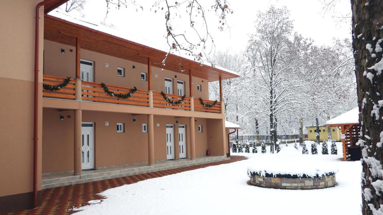 Boro Apartman Тисафюред Экстерьер фото