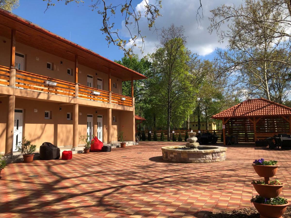 Boro Apartman Тисафюред Экстерьер фото